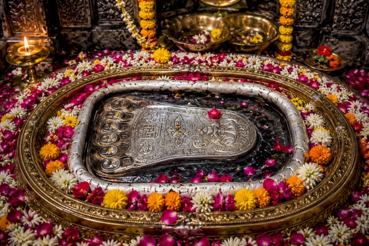 Vishnupad Temple Gaya: History, Sacred Footprint of Lord Vishnu & Complete Travel Guide (2026)